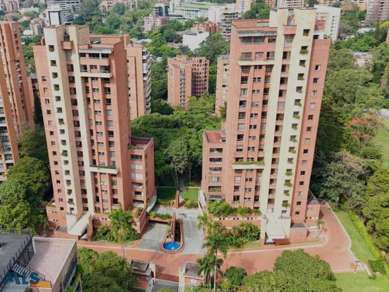 Apartamento en venta Antioquia Medellín Urbanizacion Villas Del Campo 410 m2 Habitaciones 4 Baños 5 Garajes 3 Precio $2998000000
