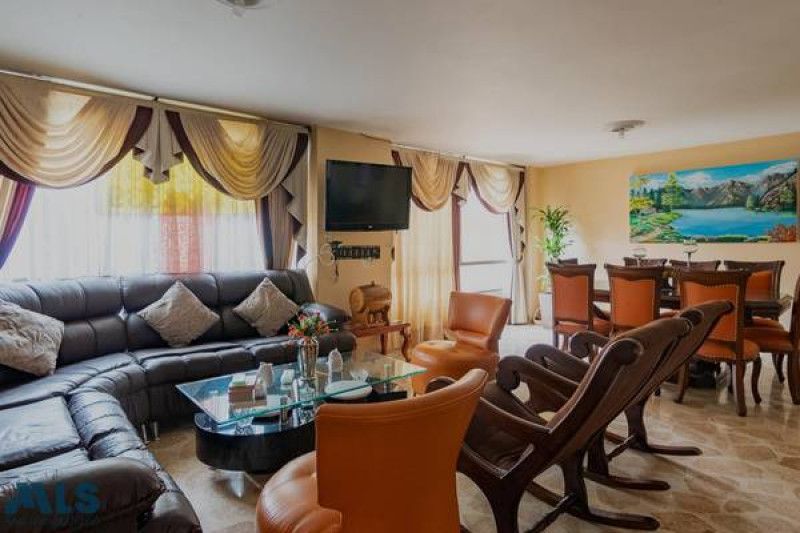 Apartamento en venta Antioquia Medellín La Castellana 236 m2 Habitaciones 3 Baños 5 Garajes 2 Precio $870000000