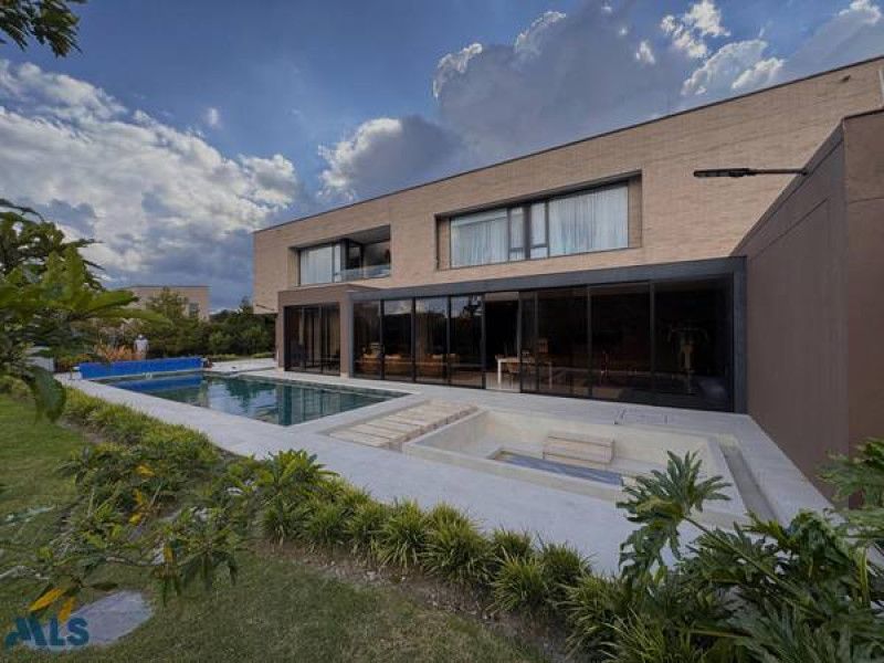 Casa en venta Antioquia Medellín Asomadera No2 480 m2 Habitaciones 3 Baños 5 Garajes 2 Precio $4990000000