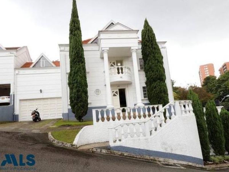 Casa en venta Antioquia Medellín Los Naranjos 375 m2 Habitaciones 3 Baños 5 Garajes 2 Precio $2400000000