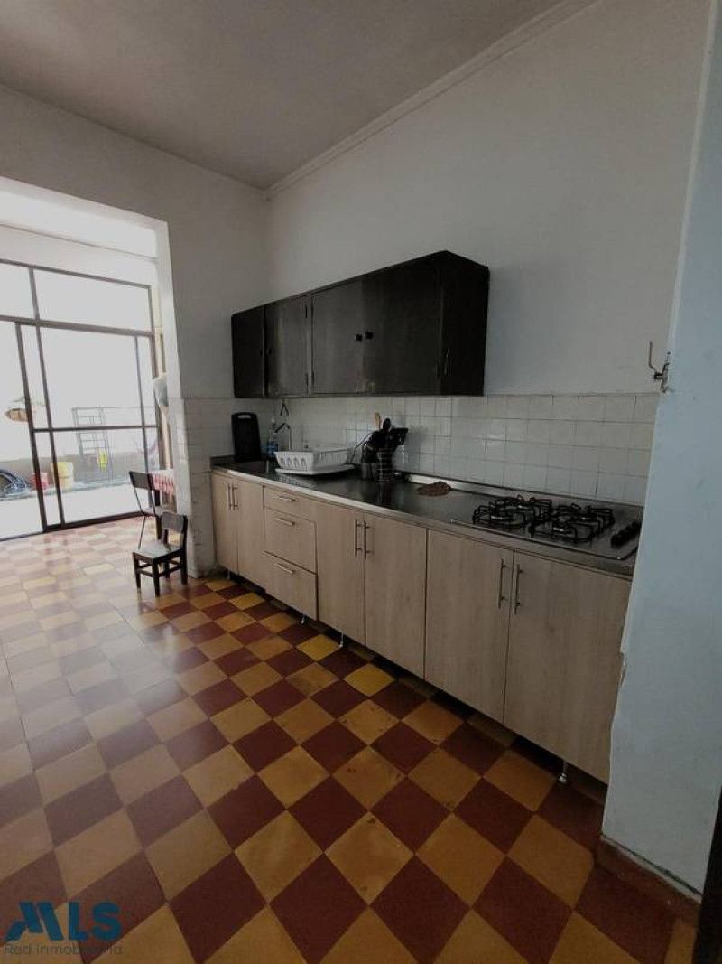Casa en venta Antioquia Medellín Los Angeles 358 m2 Habitaciones 9 Baños 5 Garajes 1 Precio $1300000000