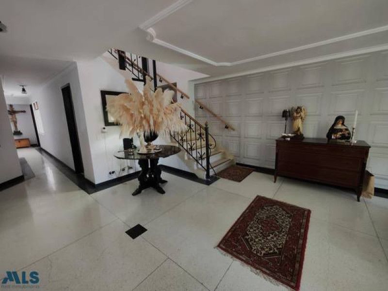 Apartamento en venta Antioquia Medellín La Linde 253 m2 Habitaciones 5 Baños 5 Garajes 2 Precio $1500000000