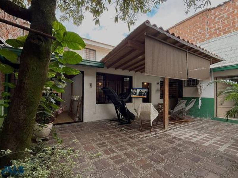 Casa en venta Antioquia Medellín San Benito 183 m2 Habitaciones 5 Baños 3 Garajes 1 Precio $1400000000