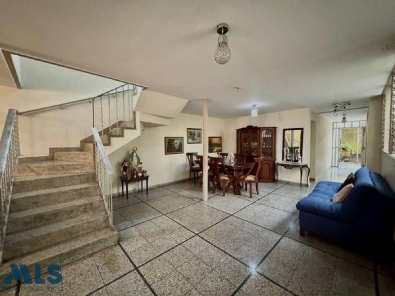 Casa en venta Antioquia Medellín Miravalle 450 m2 Habitaciones 4 Baños 3 Garajes 3 Precio $1600000000