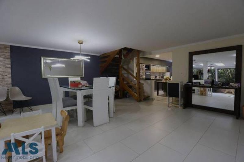 Casa en venta Antioquia Medellín La Aguacatala 250 m2 Habitaciones 3 Baños 3 Garajes 2 Precio $1200000000