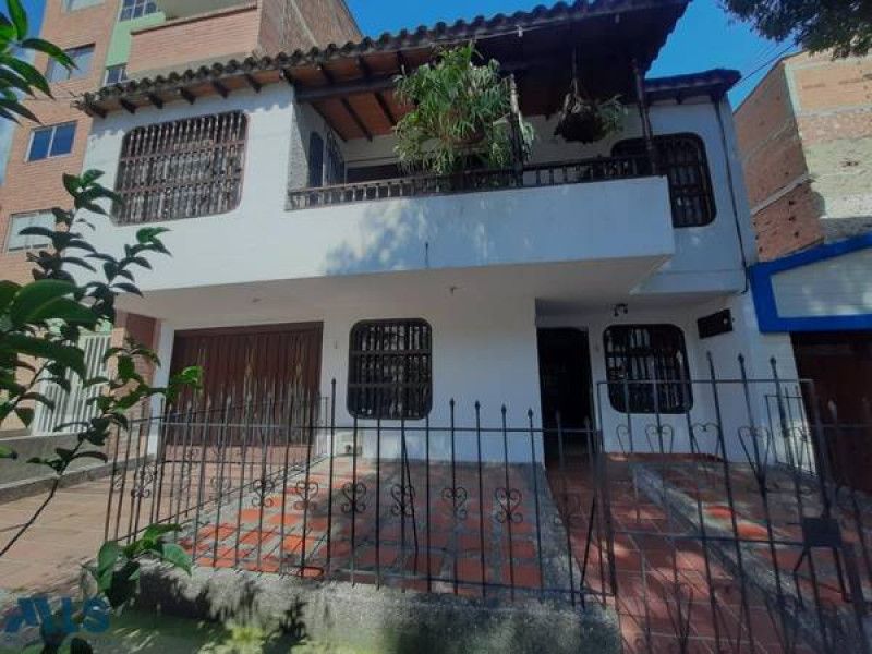 Casa en venta Antioquia Medellín Los Colores 153 m2 Habitaciones 4 Baños 3 Garajes 0 Precio $750000000