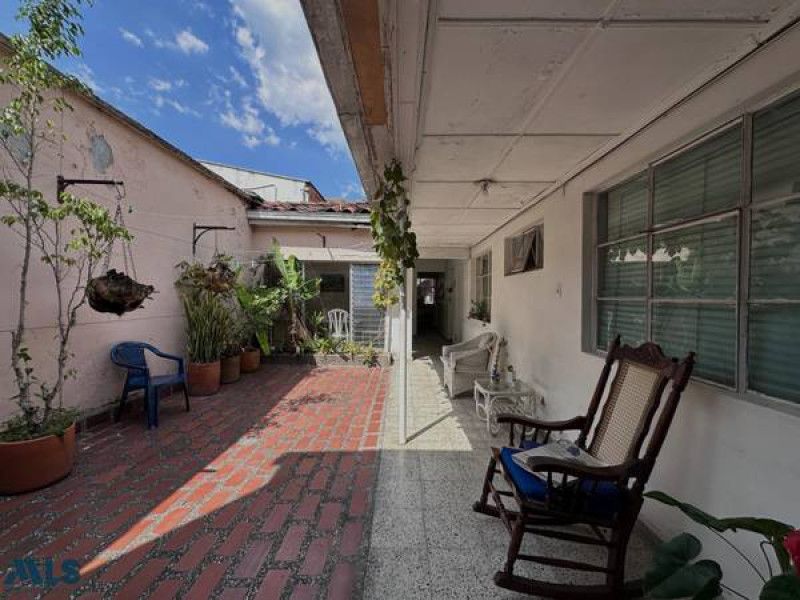 Casa en venta Antioquia Medellín Manila 234 m2 Habitaciones 5 Baños 3 Garajes 2 Precio $3350000000