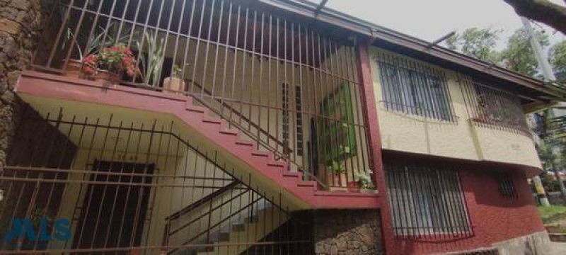 Casa en venta Antioquia Medellín Los Angeles 192 m2 Habitaciones 4 Baños 3 Garajes 3 Precio $850000000