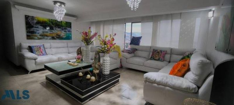 Apartamento en venta Antioquia Medellín Lorena 135 m2 Habitaciones 3 Baños 4 Garajes 2 Precio $1360000000