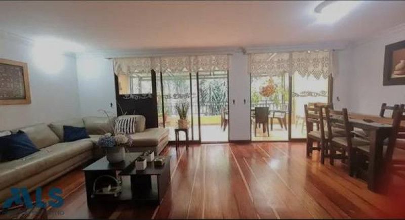 Casa en venta Antioquia Medellín El Diamante No2 283 m2 Habitaciones 5 Baños 4 Garajes 3 Precio $1170000000