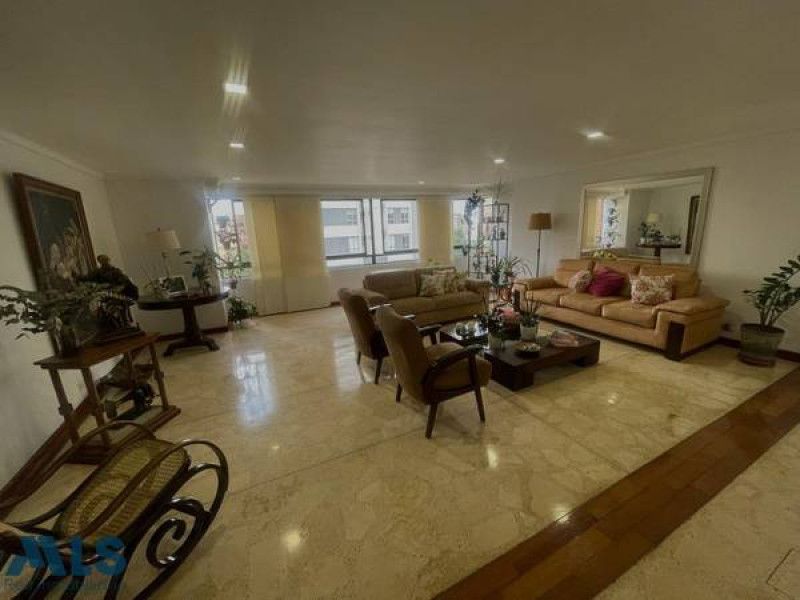 Apartamento en venta Antioquia Medellín La Linde 234 m2 Habitaciones 3 Baños 4 Garajes 3 Precio $1050000000