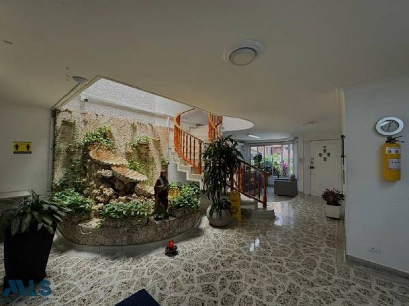 Casa en venta Antioquia Medellín El Nogal- Los Almendros 350 m2 Habitaciones 5 Baños 4 Garajes 2 Precio $1900000000