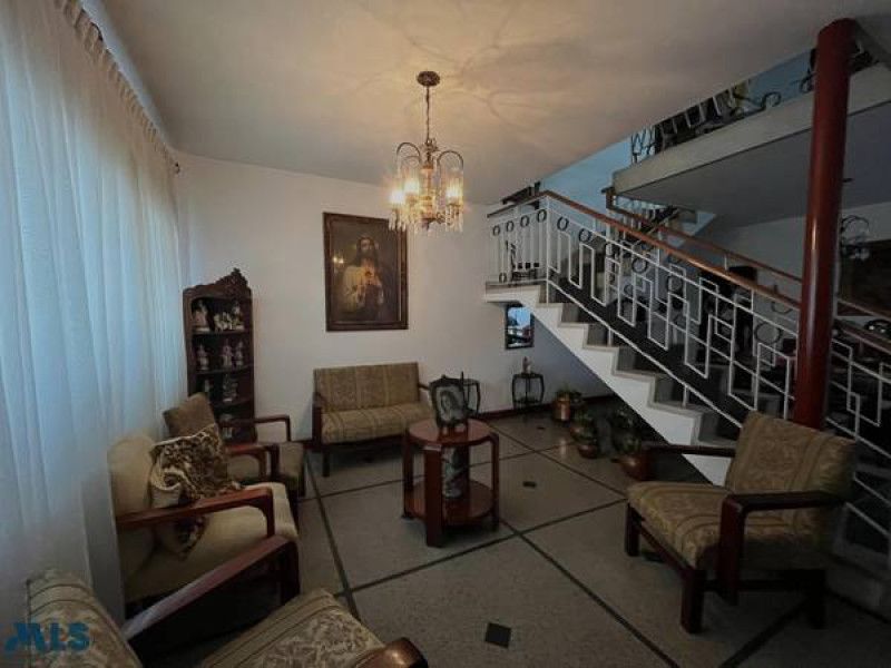 Casa en venta Antioquia Medellín Belen 320 m2 Habitaciones 8 Baños 4 Garajes 2 Precio $1300000000