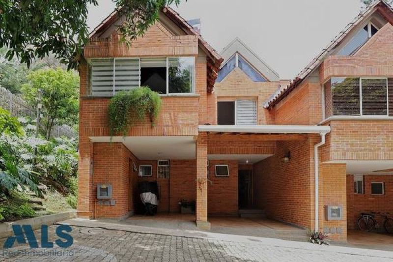 Casa en venta Antioquia Medellín El Diamante No2 232 m2 Habitaciones 3 Baños 4 Garajes 2 Precio $1250000000