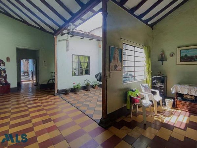 Casa en venta Antioquia Medellín Cristobal 230 m2 Habitaciones 5 Baños 1 Garajes 1 Precio $900000000