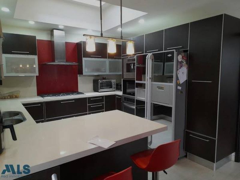 Casa en venta Antioquia Medellín Rosales 359 m2 Habitaciones 5 Baños 2 Garajes 2 Precio $1800000000