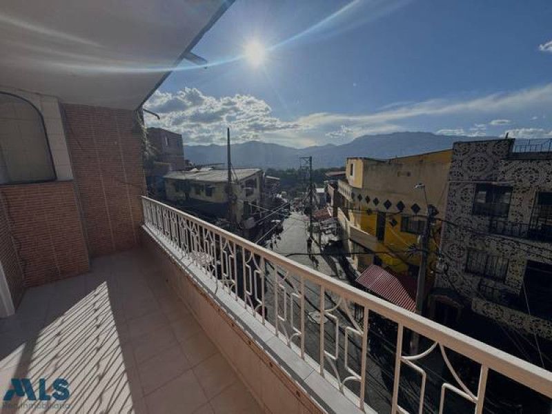 Apartamento en venta Antioquia Medellín Loreto 89 m2 Habitaciones 4 Baños 2 Garajes 0 Precio $250000000
