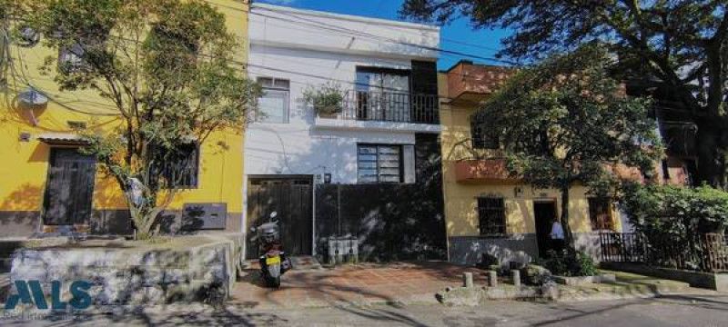 Casa en venta Antioquia Medellín Campo Valdes No2 309 m2 Habitaciones 6 Baños 2 Garajes 1 Precio $588000000