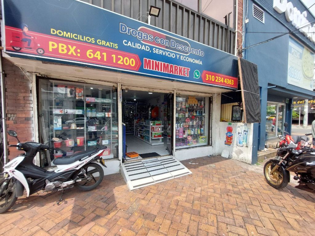 Local en arriendo Valle Del Cauca Cali 3 De Julio 150 m2 Habitaciones 0 Baños 2 Garajes 3 Precio $5400000