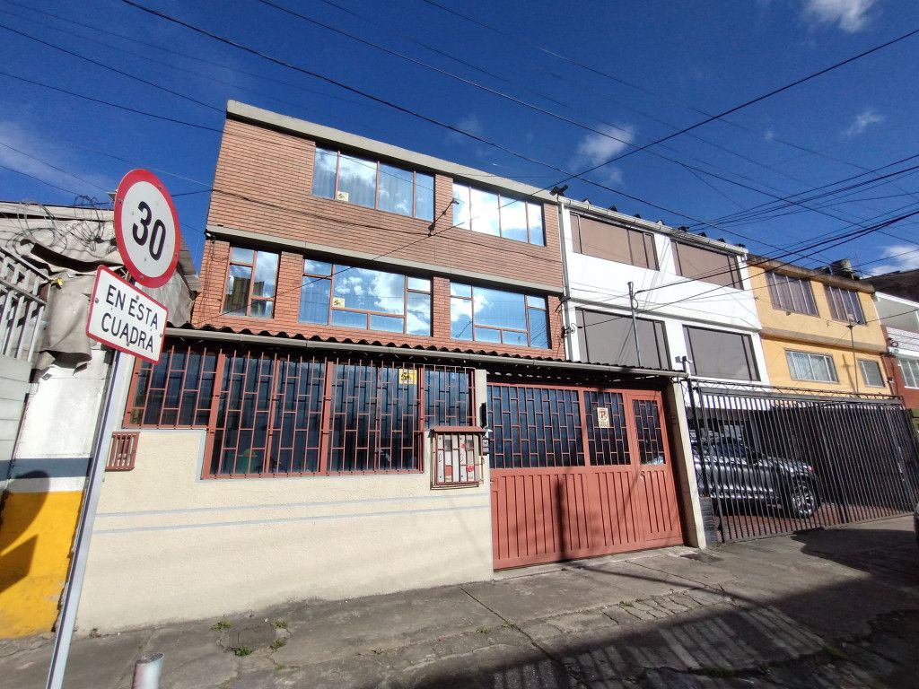 Casa en venta Cundinamarca Bogotá El Encanto 427 m2 Habitaciones 9 Baños 5 Garajes 2 Precio $780000000