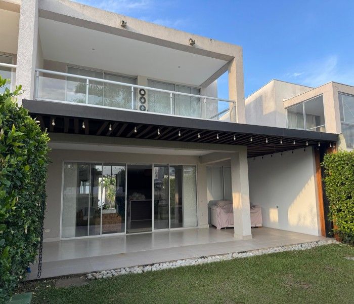 Casa en arriendo Valle Del Cauca Jamundí Cn Campestre Las Mercedes 188 m2 Habitaciones 3 Baños 4 Garajes 2 Precio $6500000