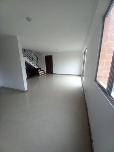 Apartamento en arriendo Antioquia Medellín Loma De Los Bernal 95 m2 Habitaciones 3 Baños 3 Garajes 1 Precio $3000000