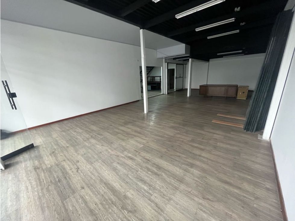 Local en arriendo Antioquia Itagüí La Esmeralda 238 m2 Habitaciones 0 Baños 3 Garajes 3 Precio $11900000