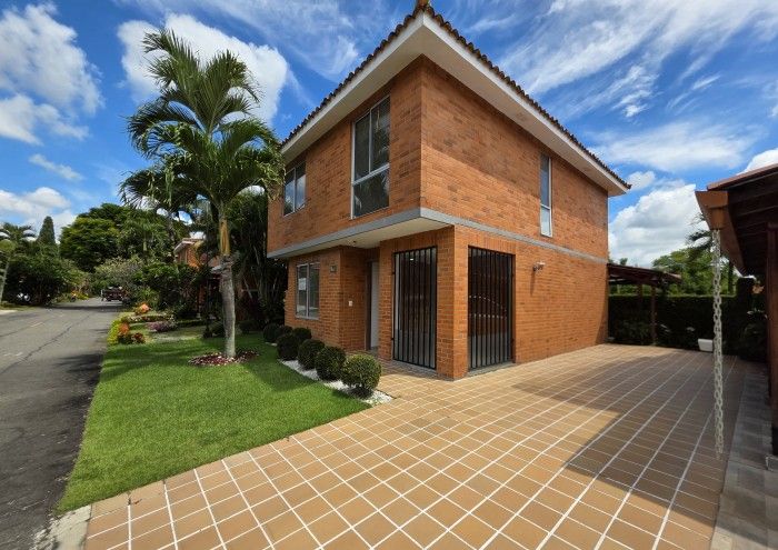 Casa en venta Valle Del Cauca Jamundí Cr La Pradera Ii 180 m2 Habitaciones 2 Baños 3 Garajes 2 Precio $520000000