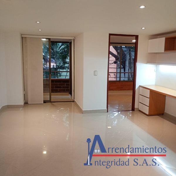 Apartamento en arriendo Antioquia Medellín La Milagrosa 90 m2 Habitaciones 3 Baños 2 Garajes 1 Precio $2700000