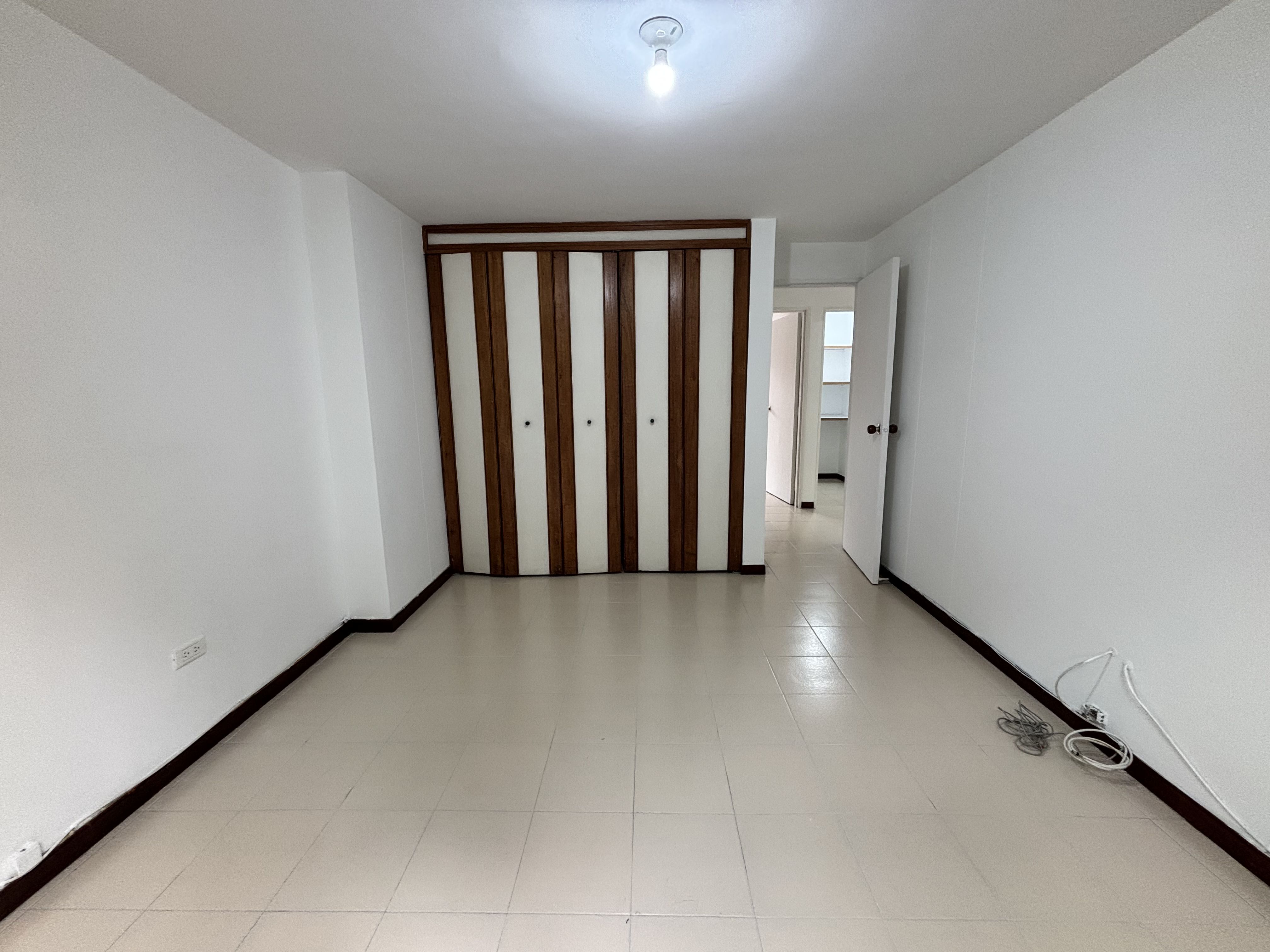 Apartamento en arriendo Antioquia Medellín Castropol 93 m2 Habitaciones 4 Baños 3 Garajes 1 Precio $3200000