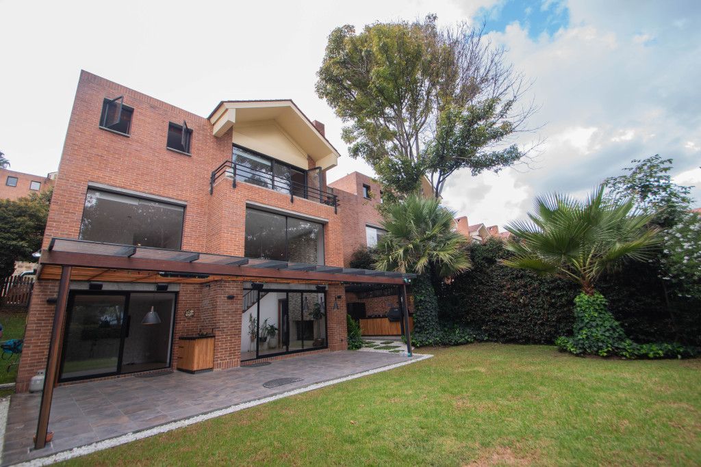 Casa en arriendo Cundinamarca Bogotá Niza Suba 275 m2 Habitaciones 4 Baños 4 Garajes 4 Precio $12000000