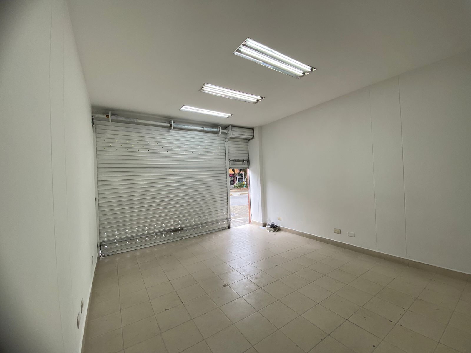 Local en arriendo Antioquia Medellín Belen 30 m2 Habitaciones 0 Baños 1 Garajes 0 Precio $2200000