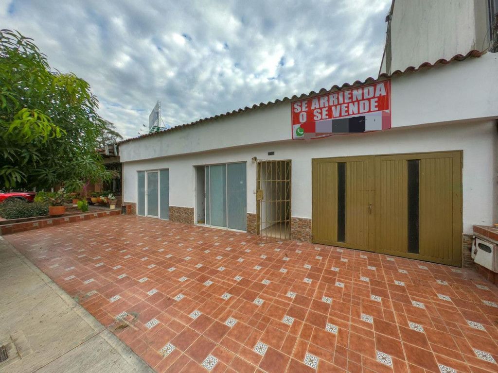 Casa en arriendo Valle Del Cauca Cali Prados Del Norte 320 m2 Habitaciones 5 Baños 3 Garajes 1 Precio $5300000