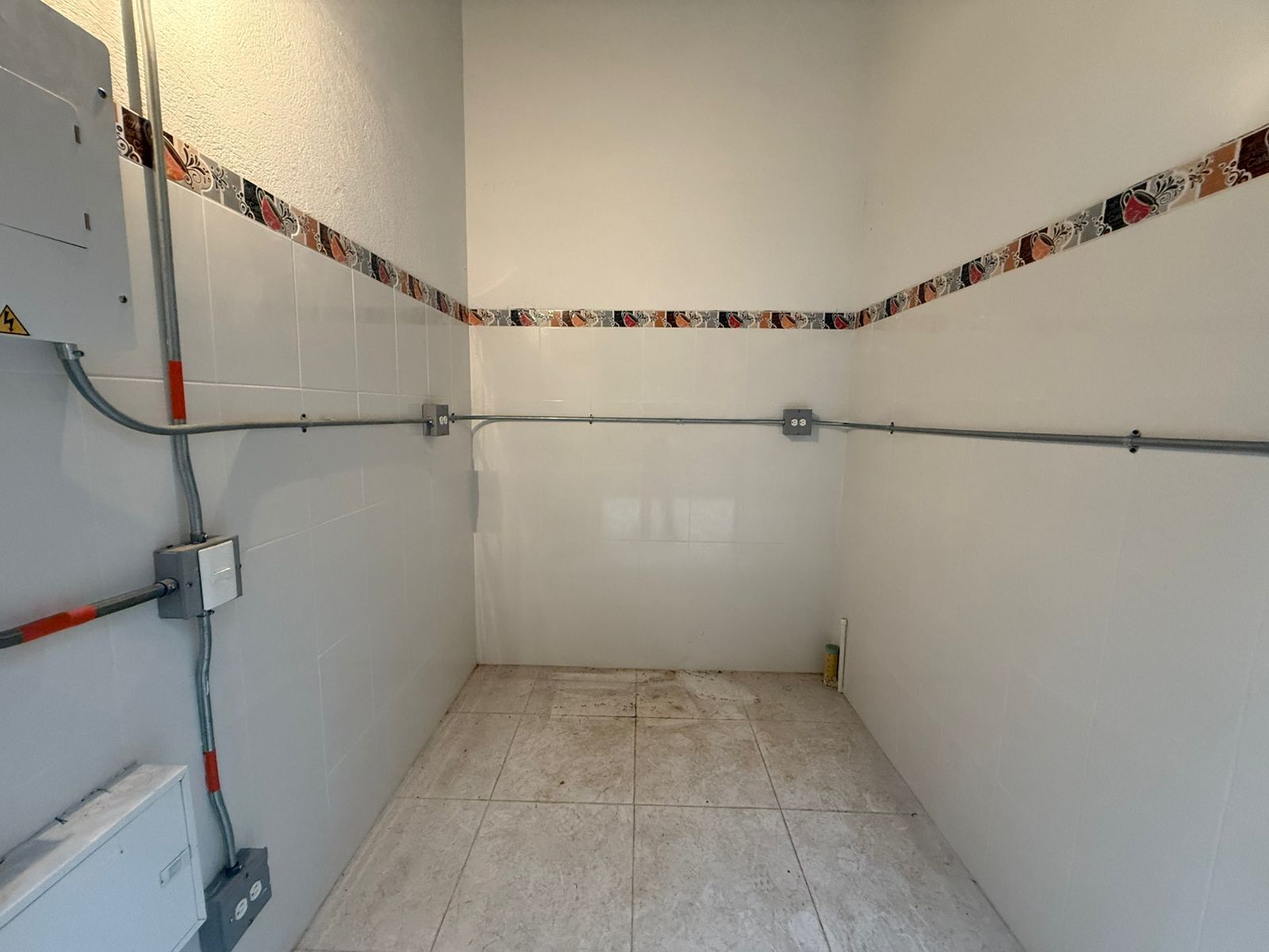 Local en arriendo Antioquia Medellín Bombona No1 6 m2 Habitaciones 0 Baños 0 Garajes 0 Precio $750000