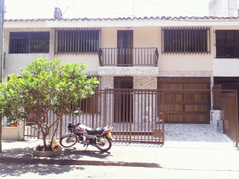 Casa en arriendo Valle Del Cauca Cali Cañaveralejo - Seguros Patria 180 m2 Habitaciones 4 Baños 3 Garajes 0 Precio $4500000
