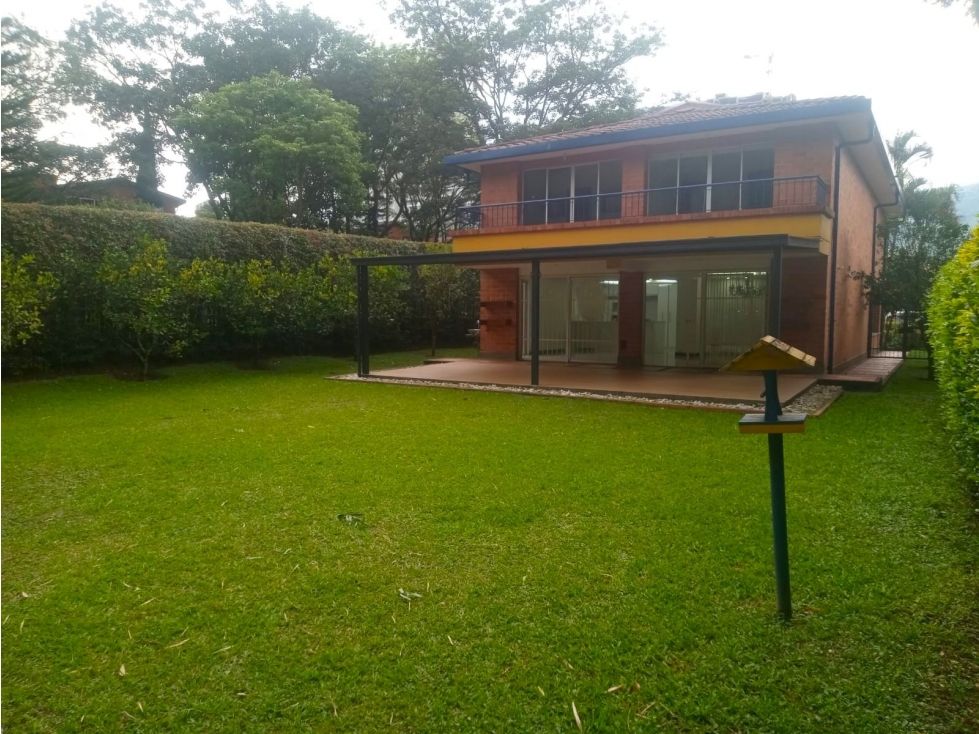 Casa en arriendo Antioquia Itagüí Ditaires 400 m2 Habitaciones 3 Baños 3 Garajes 3 Precio $8000000