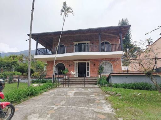 Casa en arriendo Antioquia La Estrella Bellavista 250 m2 Habitaciones 5 Baños 3 Garajes 1 Precio $6000000