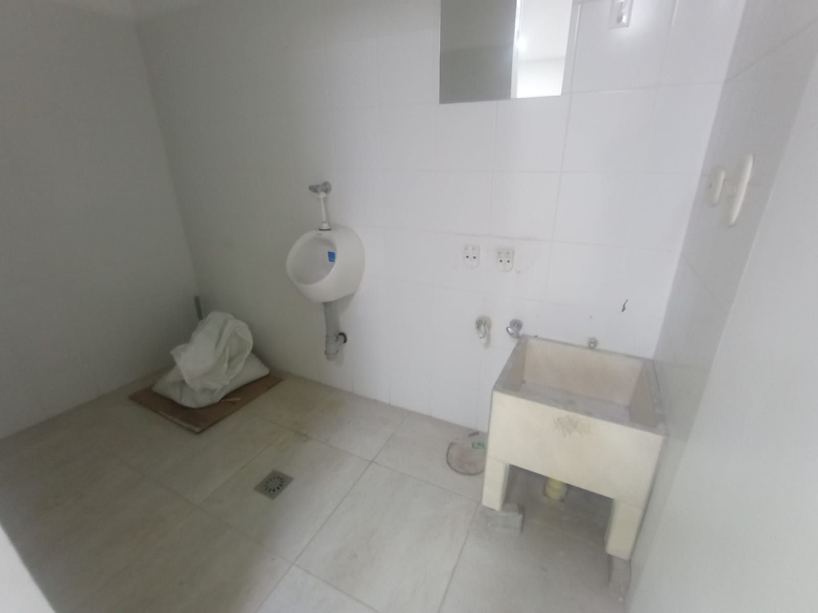 Local en arriendo Antioquia Rionegro Centro 36 m2 Habitaciones 0 Baños 2 Garajes 0 Precio $3000000