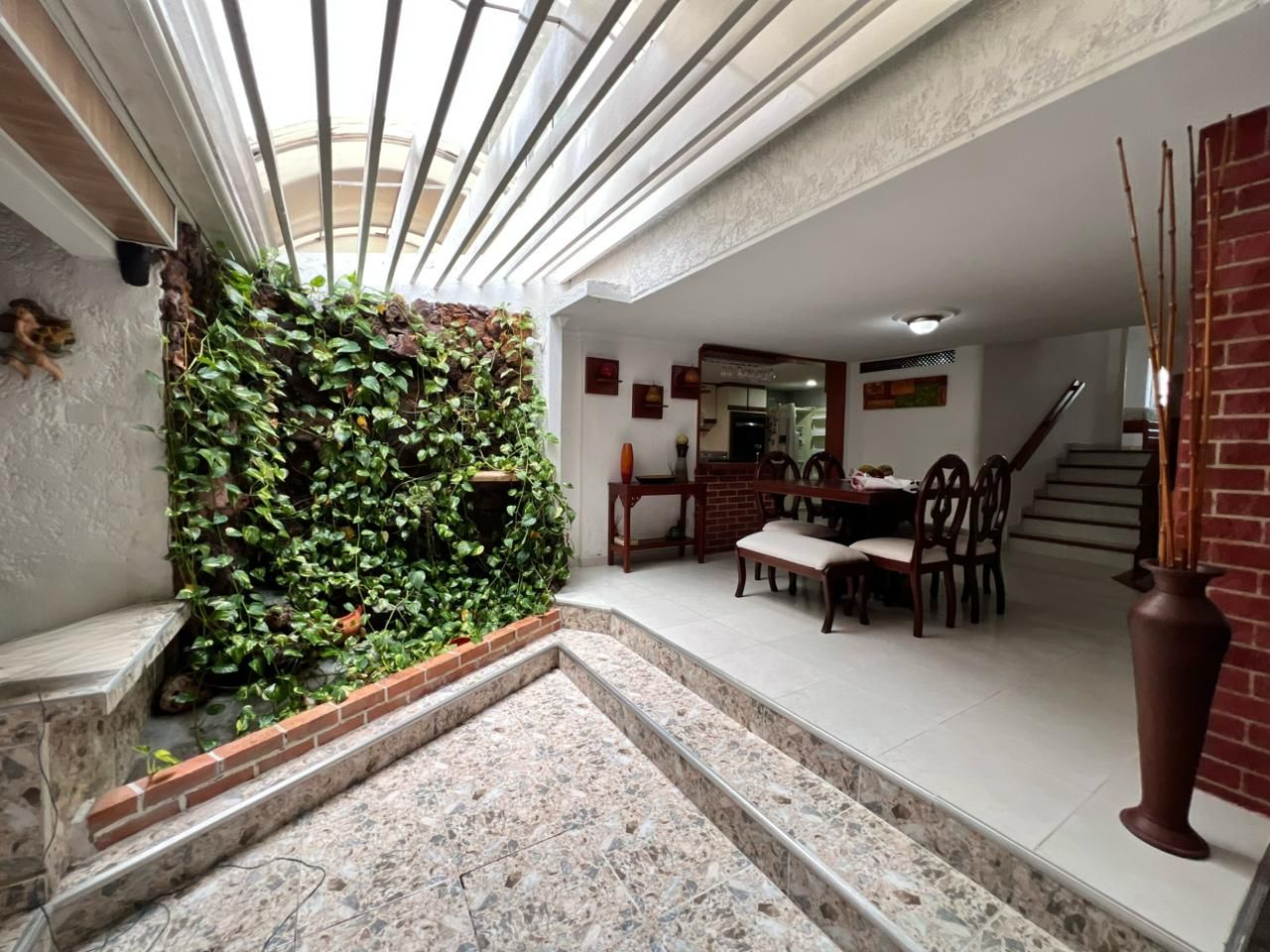 Casa en venta Meta Villavicencio Caudal Norte Oriental 234 m2 Habitaciones 5 Baños 5 Garajes 2 Precio $890000000