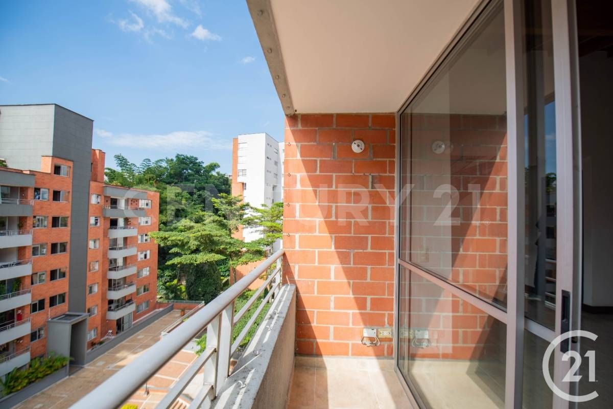 Apartamento en venta Antioquia Envigado Uribe Ángel 104 m2 Habitaciones 3 Baños 2 Garajes 2 Precio $700000000