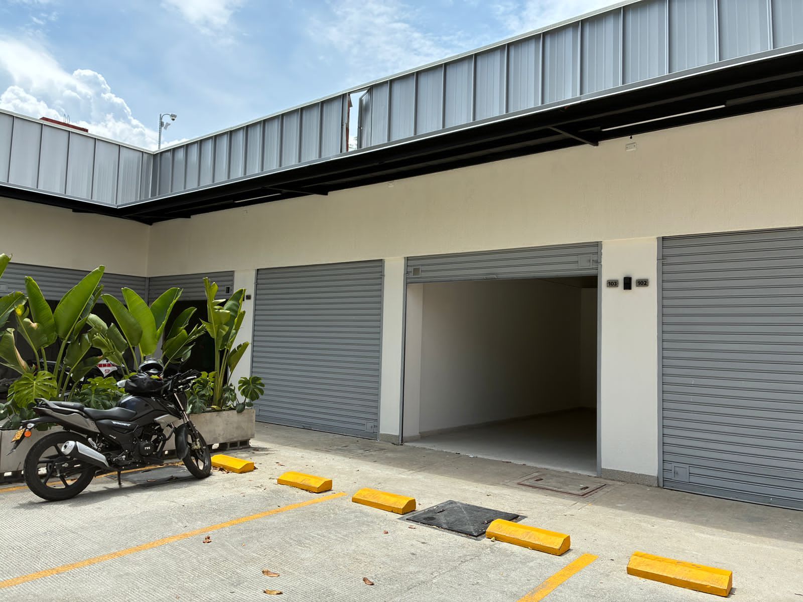 Local en arriendo Valle Del Cauca Cali El Refugio 15 m2 Habitaciones 0 Baños 1 Garajes 0 Precio $3487000