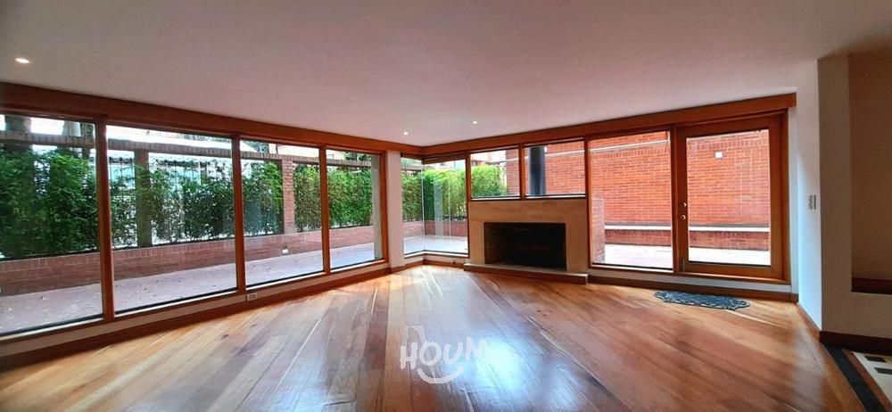 Apartamento en arriendo Cundinamarca Bogotá Santa Barbara Central 257 m2 Habitaciones 3 Baños 5 Garajes 3 Precio $15500000