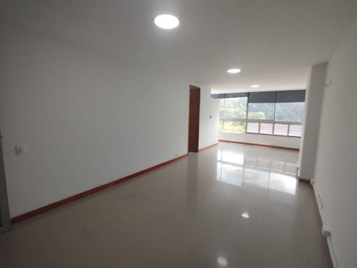 Oficina en arriendo Antioquia Medellín El Diamante No2 35 m2 Habitaciones 0 Baños 1 Garajes 1 Precio $3200000