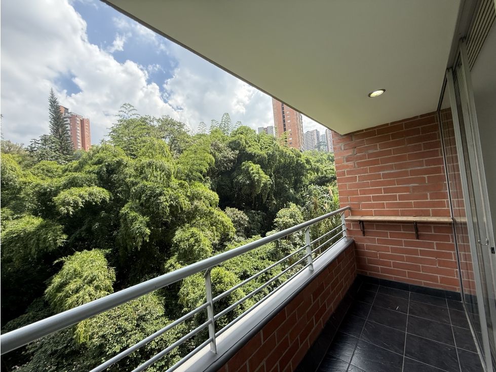 Apartamento en arriendo Antioquia Envigado Iriza 90 m2 Habitaciones 3 Baños 2 Garajes 1 Precio $4100000