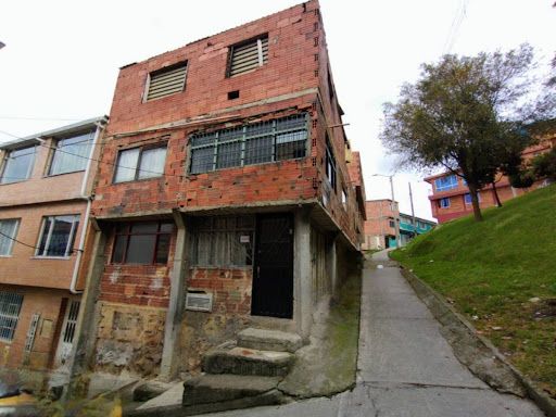 Casa en arriendo Cundinamarca Bogotá Santa Rita Sur Oriental 130 m2 Habitaciones 4 Baños 2 Garajes 0 Precio $1200000