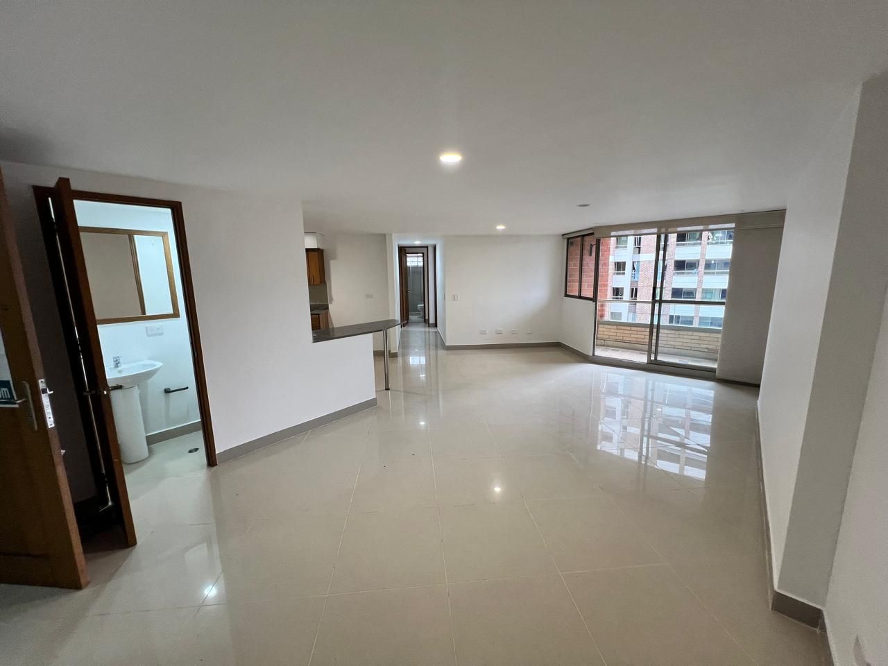 Apartamento en arriendo Antioquia Sabaneta Betania 98 m2 Habitaciones 3 Baños 2 Garajes 1 Precio $3200000