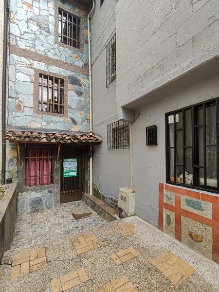 Casa en arriendo Antioquia Medellín Las Playas 100 m2 Habitaciones 4 Baños 2 Garajes 0 Precio $1850000