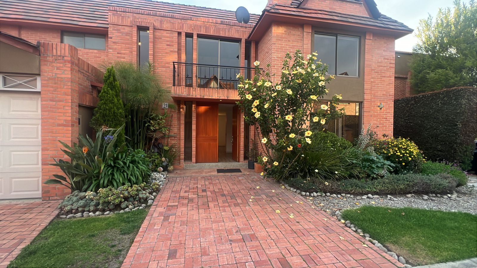 Casa en arriendo Cundinamarca Chía Cr Camino De La Floresta 270 m2 Habitaciones 4 Baños 5 Garajes 3 Precio $6500000