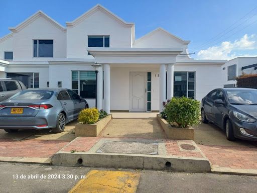 Casa Campestre en venta Cundinamarca Zipaquirá Vereda La Granja 200 m2 Habitaciones 3 Baños 3 Garajes 2 Precio $850000000