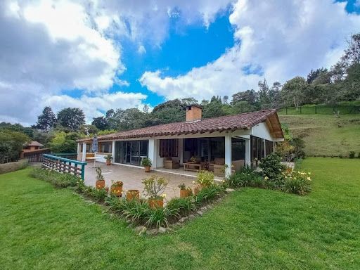 Casa en arriendo Antioquia El Retiro El Retiro 6400 m2 Habitaciones 2 Baños 3 Garajes 5 Precio $8000000